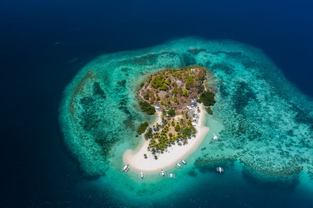 Spiaggia tropicale a Coron, nelle Filippine