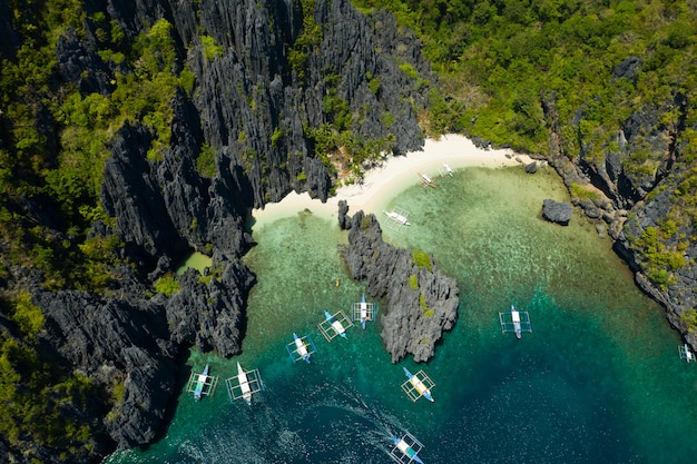 Spiaggia tropicale a El Nido, Palawan, Filippine