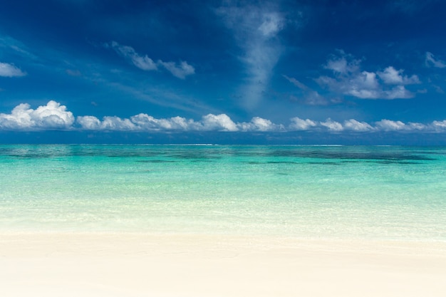 Spiaggia tropicale alle Maldive