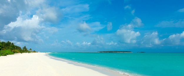 Spiaggia tropicale alle Maldive