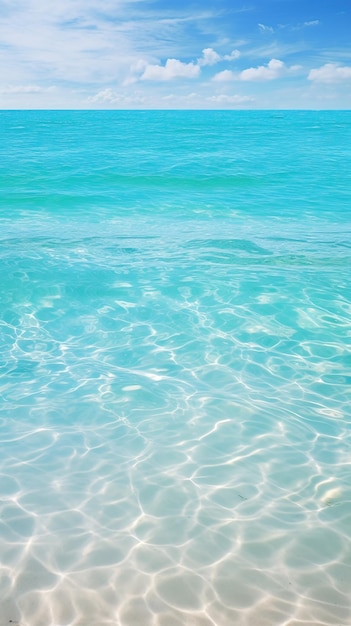 Spiaggia tropicale con sabbia bianca e acqua di mare turchese