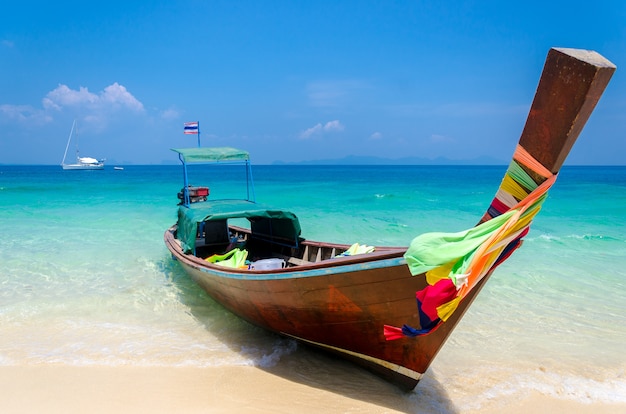 Spiaggia tropicale Phuket Tailandia della nave da crociera