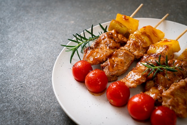 spiedino di carne di maiale alla griglia