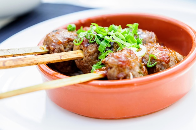 Spiedino di carne, polpette di manzo allo spiedo.