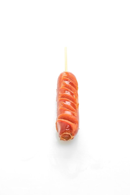 spiedino di salsiccia fritta isolato