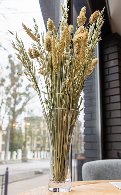 Spighe di grano in un vaso di vetro