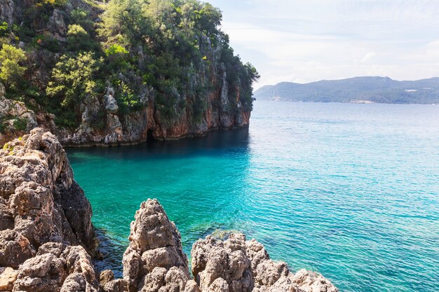 Splendida costa del mare in Turchia