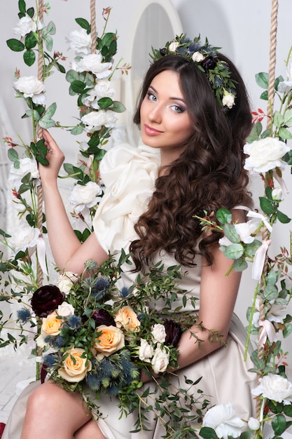 Splendida sposa con fiori