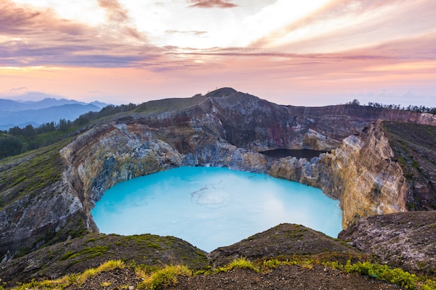 Splendida vista bella mattina del Monte Kelimutu Lake