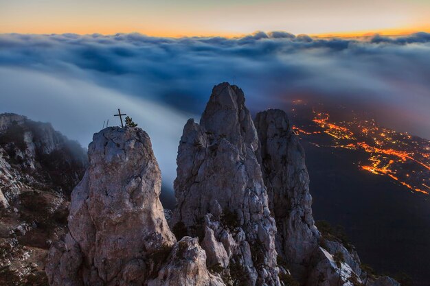 Splendida vista dalla montagna AiPetri Sera Crimea