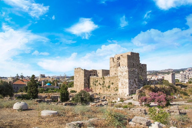 Splendida vista del Forte dei Crociati a Byblos (noto anche come Jubayl o Jebeil), Libano