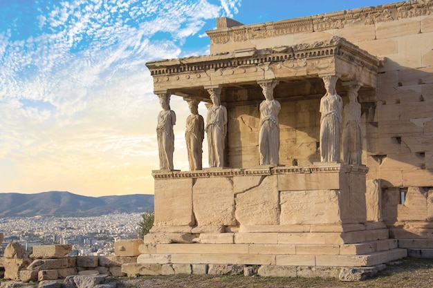 Splendida vista dell'Acropoli e dell'Eretteo ad Atene, in Grecia