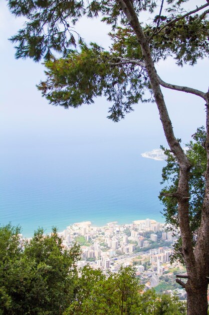 Splendida vista della funicolare presso la località turistica di Jounieh dal Monte Harisa, Libano