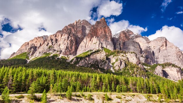 Splendida vista delle Dolomiti in primavera Italia Europa