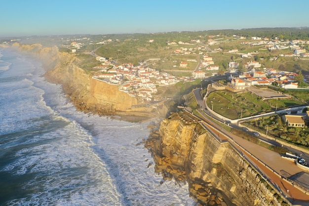 Splendida vista di una zona residenziale vicino al mare