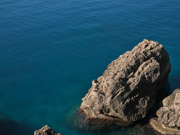 Splendida vista mare e rocce