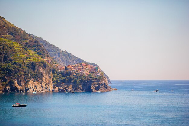 Splendida vista sul bellissimo e accogliente villaggio di Corniglia nella Riserva delle Cinque Terre