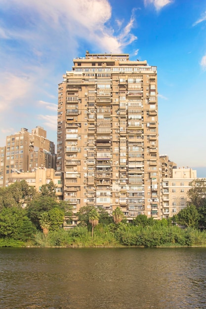 Splendida vista sull'argine del Nilo nel centro del Cairo, in Egitto