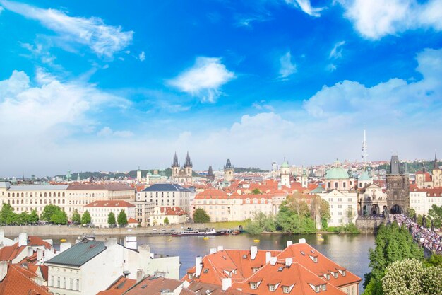 Splendida vista sulla Piazza della Città Vecchia, sulla Chiesa di Tyn e sulla Cattedrale di San Vito a Praga, Repubblica Ceca