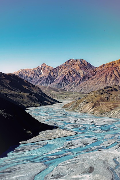 Splendida vista sulla valle con complesse reti fluviali nella regione montuosa della Spiti Valley, India