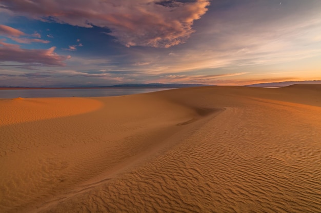 Splendide vedute del deserto del Gobi in Mongolia