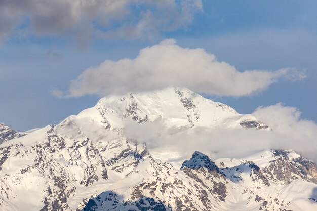 Splendide vedute delle montagne Svaneti, la regione di alta montagna della Georgia