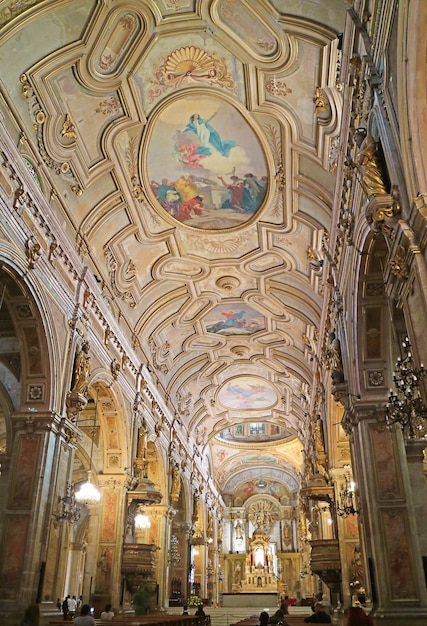 Splendidi interni della Cattedrale Metropolitana di Santiago su Plaza de Armas di Santiago del Cile