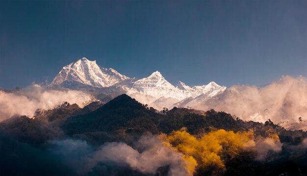 Splendido dipinto del cielo da sogno con una sbirciata di neve sul monte Annapurna