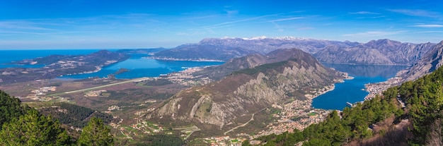 Splendido paesaggio della baia di Kotor