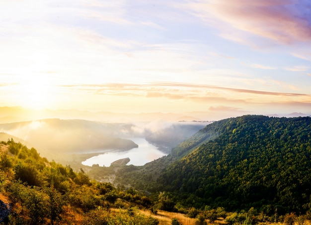 Splendido paesaggio montano