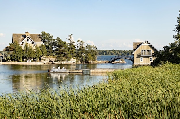 Splendido scenario del Parco Nazionale delle Thousand Islands, casa sul fiume, Ontario, Canada