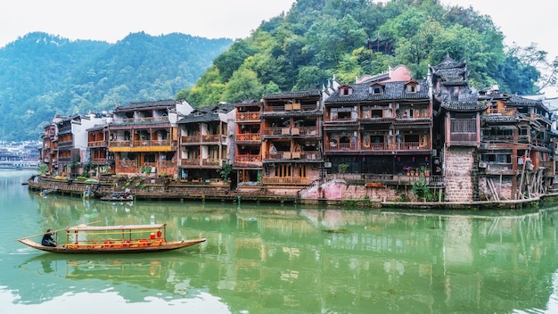 Splendido scenario dell'antica città di Fenghuang