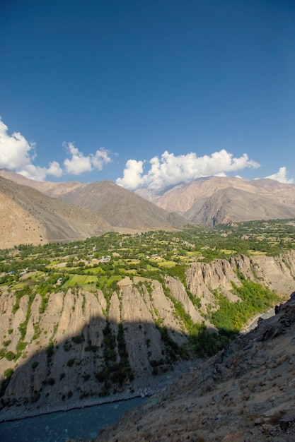 Splendido scenario della valle di Hunza lungo la Karakorum Highway Gilgit Baltistan Pakistan