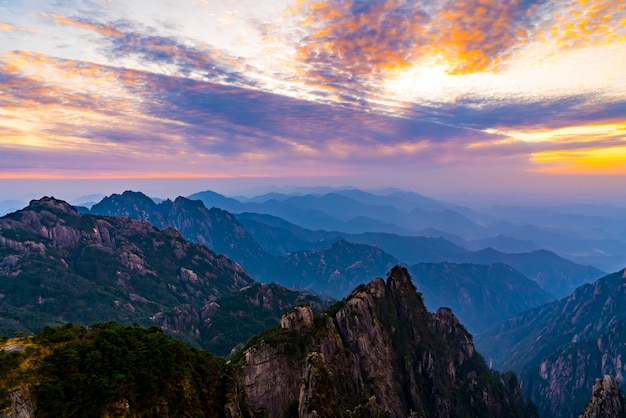 Splendido scenario nel Monte Huangshan, in Cina