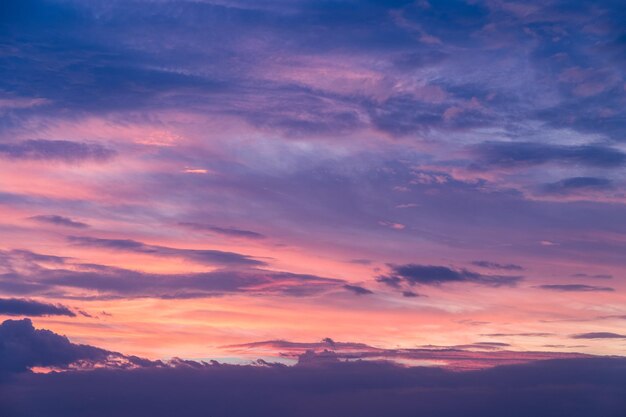 Splendido skyline del tramonto