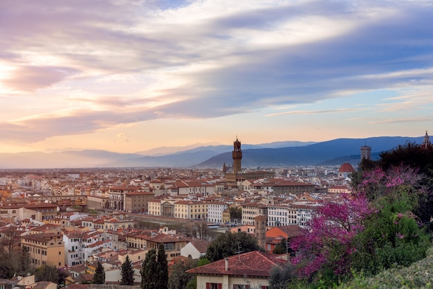 Splendido tramonto su Firenze, vista panoramica sul centro storico. Toscana, Italia