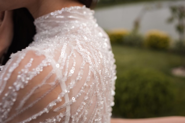 Sposata di moda in abito da sposa Sposata d'estate