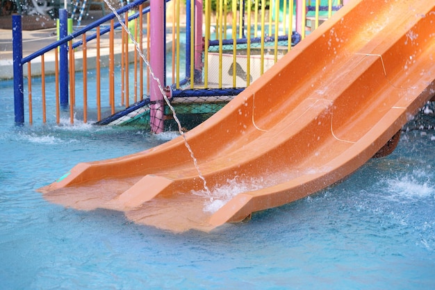 Spruzzi d'acqua in piscina