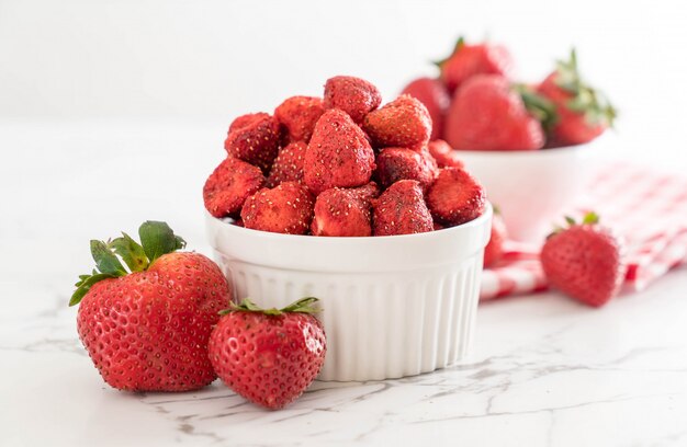 spuntino alla fragola essiccato