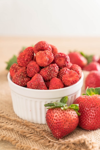 spuntino alla fragola essiccato