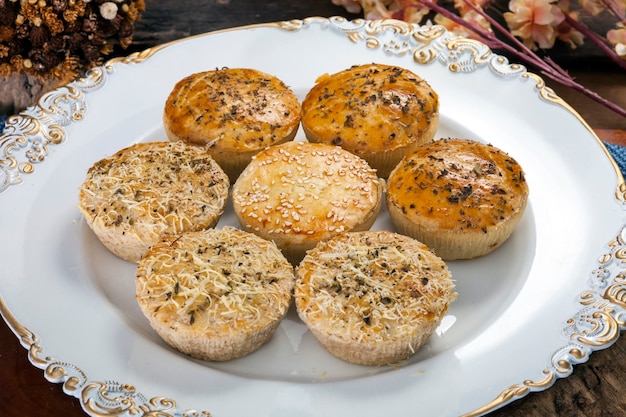 Spuntino brasiliano Emada. torta con pollo