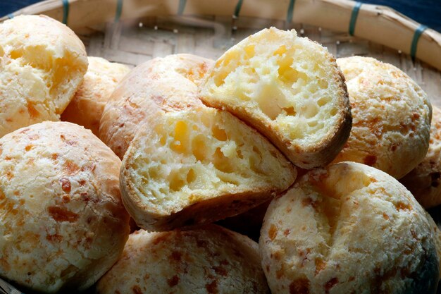 Spuntino brasiliano, pane tradizionale al formaggio di Minas Gerais - pao de queijo