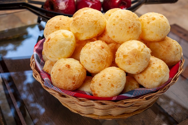 Spuntino brasiliano, pane tradizionale al formaggio di Minas Gerais - pao de queijo