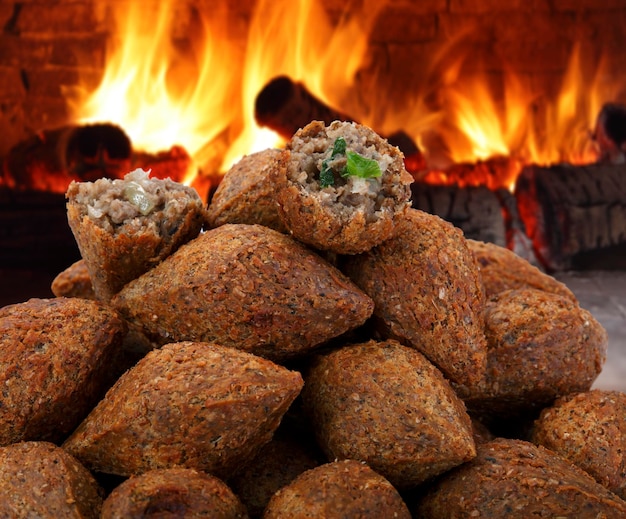 Spuntino brasiliano quibe coxinha