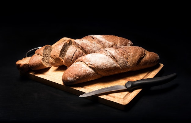 Spuntino francese. Primo piano della baguette che si trova