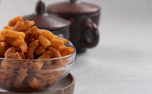 Spuntino piccante dei maccheroni sul fondo della brocca