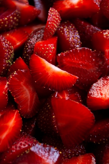 spuntino sano e gustoso. fette di fragola succose