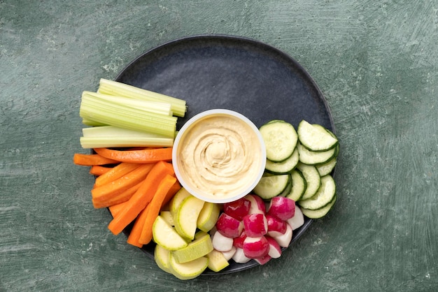 Spuntino sano hummus di ceci con verdure