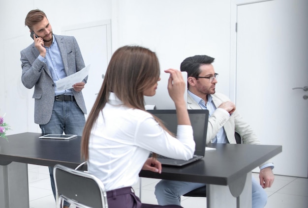 Squadra di affari sul posto di lavoro in ufficio