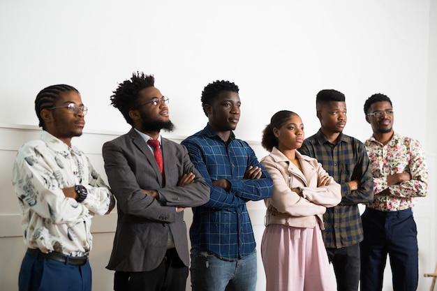 squadra di giovani africani al chiuso